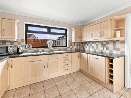2 bedroom Semi-detached house for sale in Bentinck Close, Creswell, S80