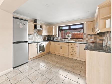 2 bedroom Semi-detached house for sale in Bentinck Close, Creswell, S80