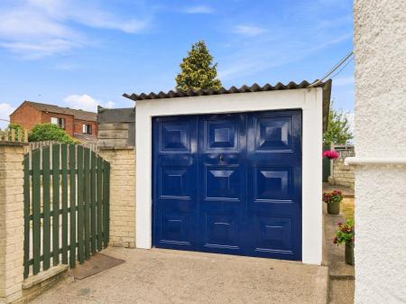 3 bedroom Semi-detached house for sale in Stewart Road, Carlton-In-Lindrick, S81