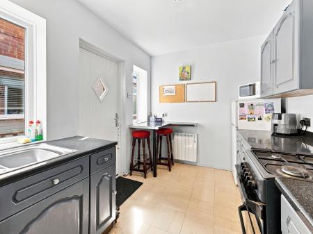 3 bedroom Semi-detached house for sale in Kilton Road, Worksop, S80