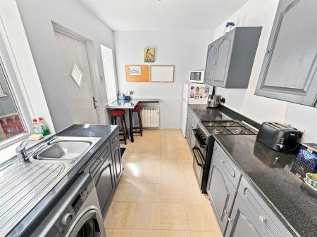 3 bedroom Semi-detached house for sale in Kilton Road, Worksop, S80