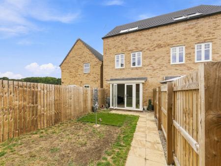 4 bedroom Semi-detached house for sale in Ringlet Close, Worksop, S81