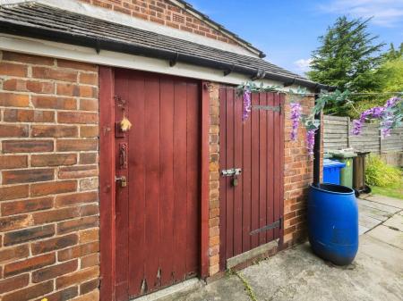 3 bedroom Semi-detached house for sale in Long Lane, Carlton-In-Lindrick, S81