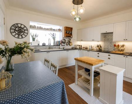 3 bedroom Semi-detached house for sale in Doncaster Road, Costhorpe, S81