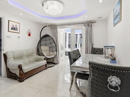 4 bedroom Detached house for sale in Long Lane, Carlton-In-Lindrick, S81
