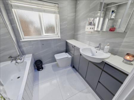 4 bedroom Detached house for sale in Long Lane, Carlton-In-Lindrick, S81