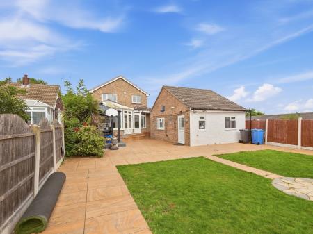 4 bedroom Detached house for sale in Long Lane, Carlton-In-Lindrick, S81