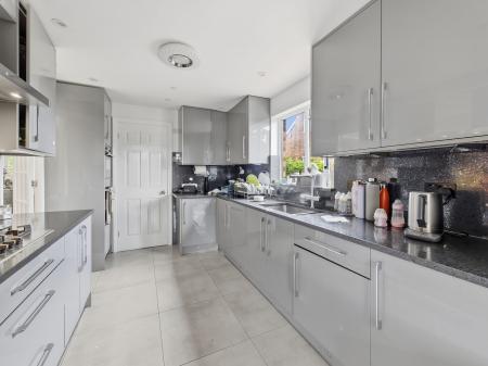 4 bedroom Detached house for sale in Long Lane, Carlton-In-Lindrick, S81