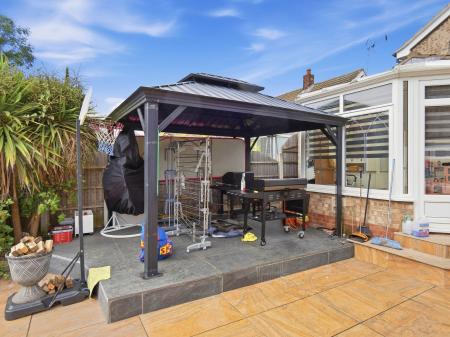 4 bedroom Detached house for sale in Long Lane, Carlton-In-Lindrick, S81