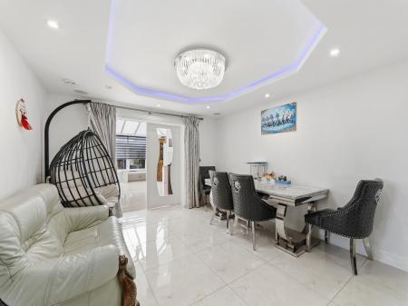 4 bedroom Detached house for sale in Long Lane, Carlton-In-Lindrick, S81