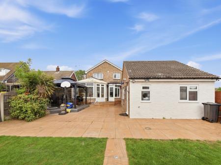 4 bedroom Detached house for sale in Long Lane, Carlton-In-Lindrick, S81