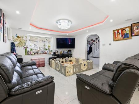 4 bedroom Detached house for sale in Long Lane, Carlton-In-Lindrick, S81