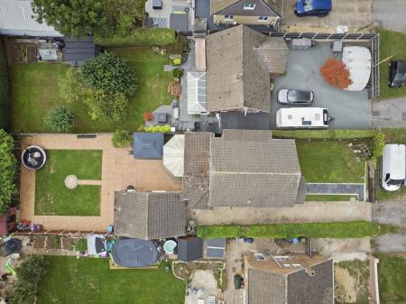 4 bedroom Detached house for sale in Long Lane, Carlton-In-Lindrick, S81