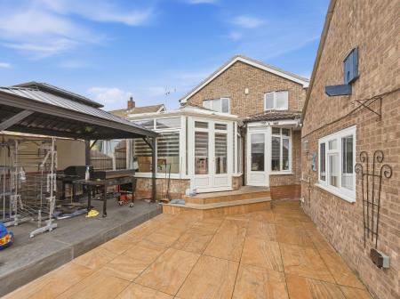4 bedroom Detached house for sale in Long Lane, Carlton-In-Lindrick, S81