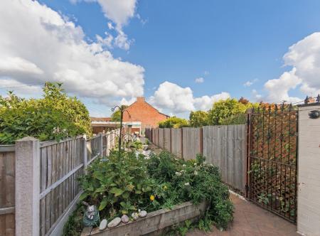 2 bedroom Terraced House for sale in Stubbing Lane, Worksop, S80