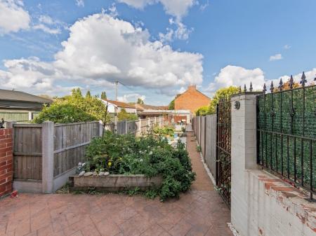 2 bedroom Terraced House for sale in Stubbing Lane, Worksop, S80