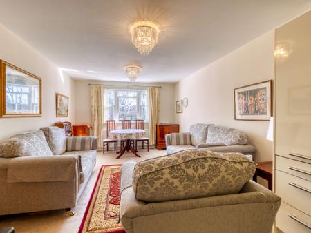 2 bedroom Flat for sale in Grove Court, Worksop, S80