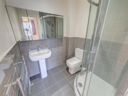 2 bedroom Flat for sale in Grove Court, Worksop, S80