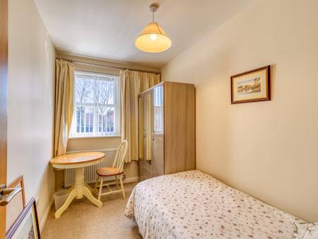 2 bedroom Flat for sale in Grove Court, Worksop, S80