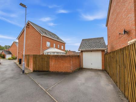 4 bedroom Semi-detached house for sale in Woodhouse Close, Rhodesia, S80