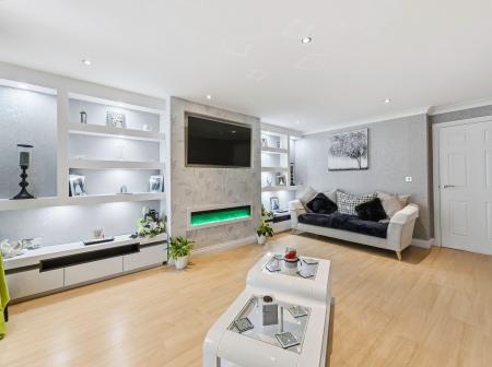 4 bedroom Semi-detached house for sale in Woodhouse Close, Rhodesia, S80