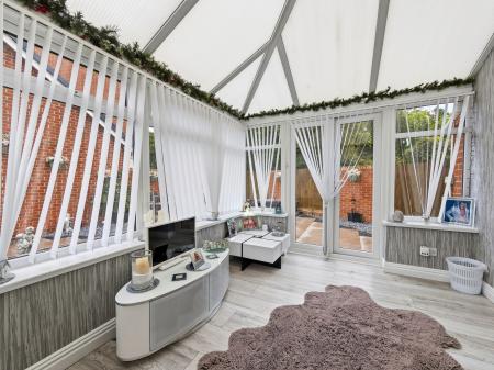 4 bedroom Semi-detached house for sale in Woodhouse Close, Rhodesia, S80