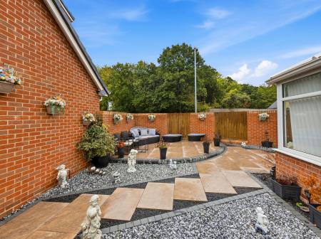 4 bedroom Semi-detached house for sale in Woodhouse Close, Rhodesia, S80