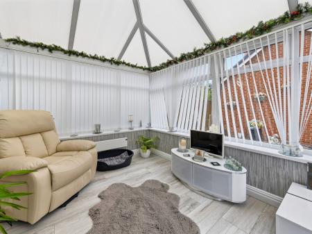 4 bedroom Semi-detached house for sale in Woodhouse Close, Rhodesia, S80