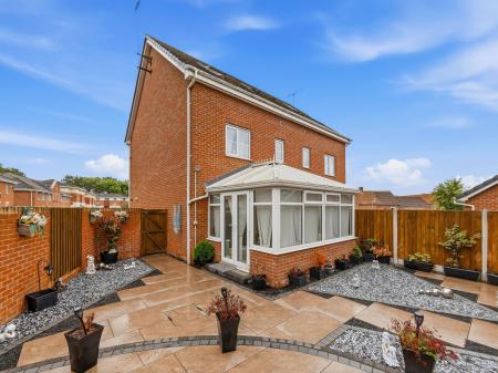 4 bedroom Semi-detached house for sale in Woodhouse Close, Rhodesia, S80
