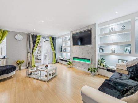 4 bedroom Semi-detached house for sale in Woodhouse Close, Rhodesia, S80