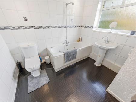 4 bedroom Semi-detached house for sale in Ringwood Crescent, Leeds, LS14