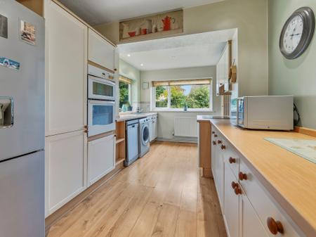 4 bedroom Semi-detached house for sale in Ringwood Crescent, Leeds, LS14