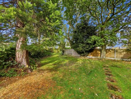 4 bedroom Semi-detached house for sale in Ringwood Crescent, Leeds, LS14