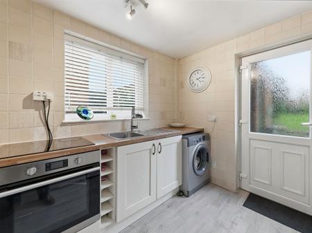 3 bedroom Semi-detached house for sale in Beckett Avenue, Carlton-In-Lindrick, S81