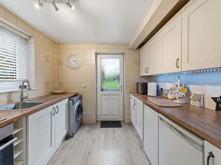 3 bedroom Semi-detached house for sale in Beckett Avenue, Carlton-In-Lindrick, S81
