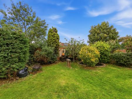 3 bedroom Semi-detached house for sale in Beckett Avenue, Carlton-In-Lindrick, S81