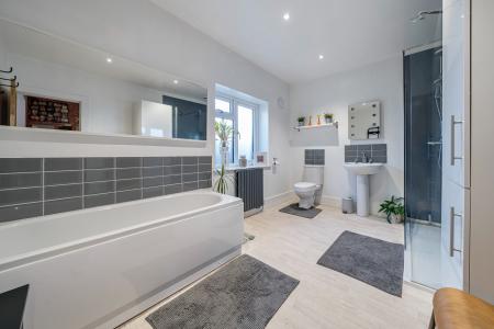 3 bedroom Bungalow for sale in Shardeloes Road, Skegness, PE25