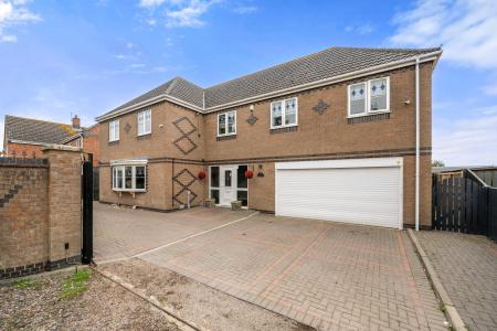 5 bedroom Detached house for sale in High Street, Ingoldmells, PE25