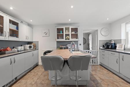 5 bedroom Detached house for sale in High Street, Ingoldmells, PE25