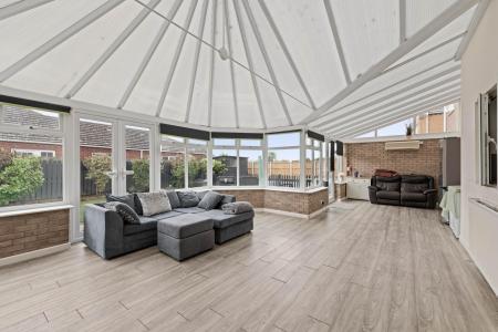 5 bedroom Detached house for sale in High Street, Ingoldmells, PE25