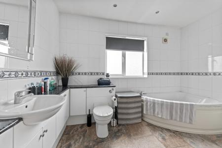 5 bedroom Detached house for sale in High Street, Ingoldmells, PE25