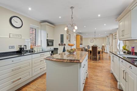 5 bedroom Detached house for sale in Church End, Winthorpe, PE25