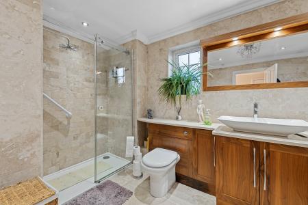 5 bedroom Detached house for sale in Church End, Winthorpe, PE25