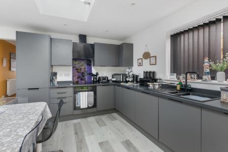 4 bedroom Detached bungalow for sale in Seacroft Road, Mablethorpe, LN12