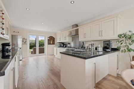 6 bedroom Detached house for sale in Low Road, Friskney, PE22