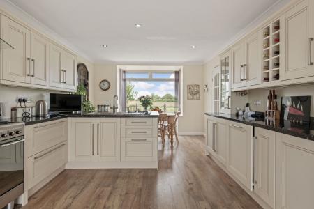 6 bedroom Detached house for sale in Low Road, Friskney, PE22