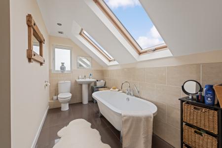 6 bedroom Detached house for sale in Low Road, Friskney, PE22