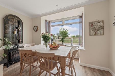 6 bedroom Detached house for sale in Low Road, Friskney, PE22