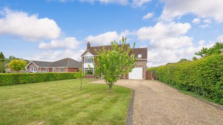 6 bedroom Detached house for sale in Low Road, Friskney, PE22