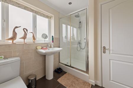 6 bedroom Detached house for sale in Low Road, Friskney, PE22